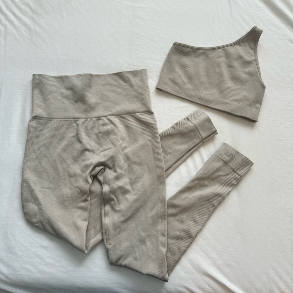 Set x Ouai sports bra & leggings set